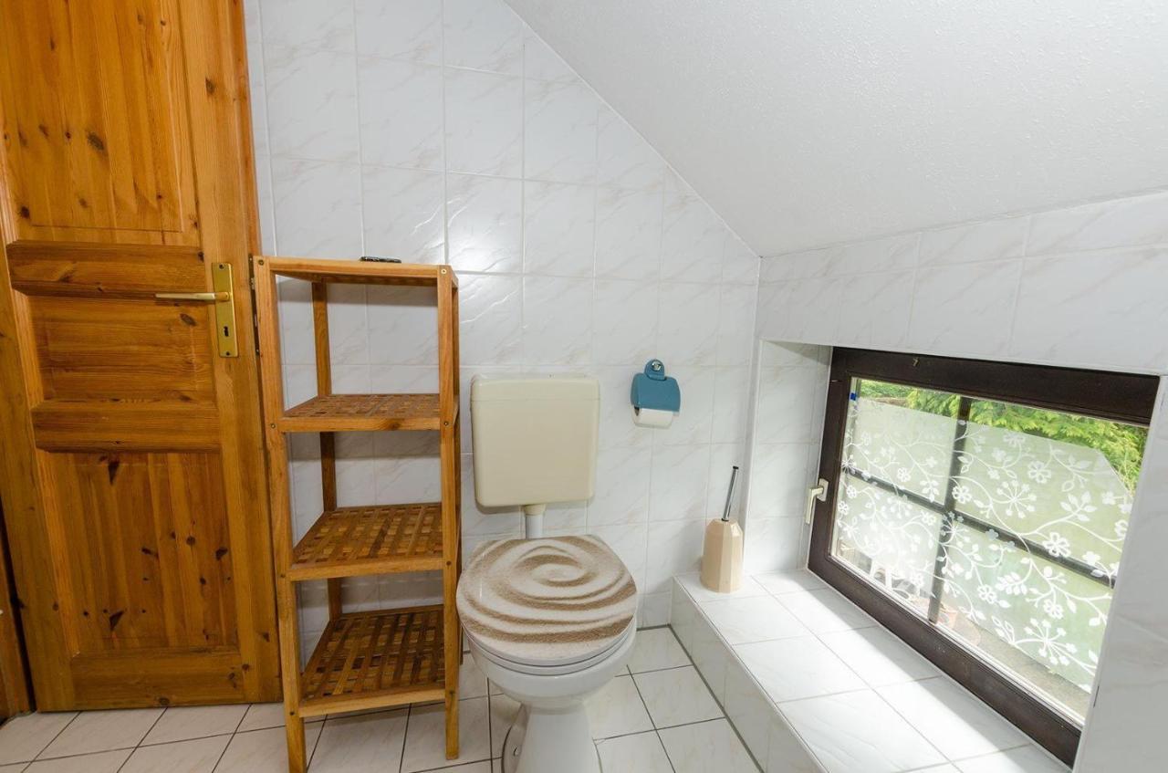 3-Raum-Fewo-Fuer-4-Personen-In-Schaprode-Auf-Ruegen-Zi5 Exterior photo